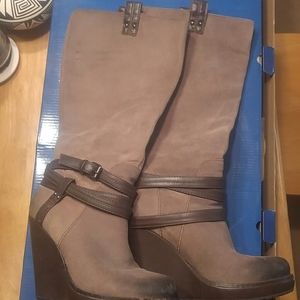 Wedge heeled swade boots!